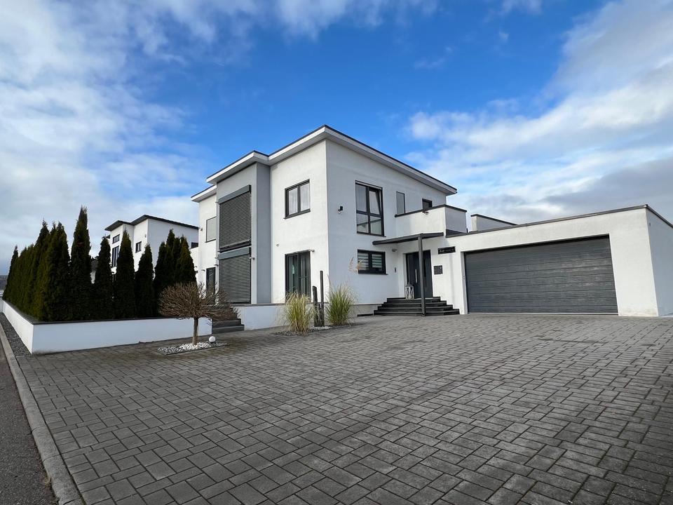 Thumbnail-Modernes Einfamilienhaus mit großem Garten und weitem Ausblick