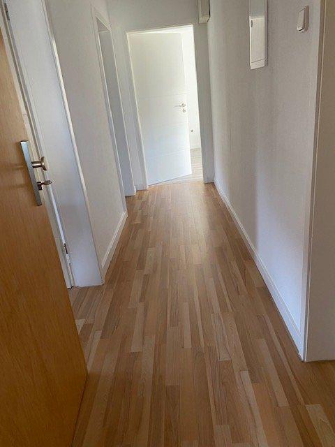 Thumbnail-Helle, renovierte DG-Wohnung mit neuer Einbauküche