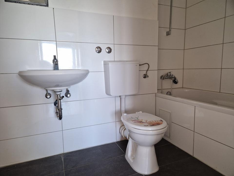 Thumbnail-Helle 2-Zimmer-Wohnung in Köln Ostheim - aktuell in Renovierung!