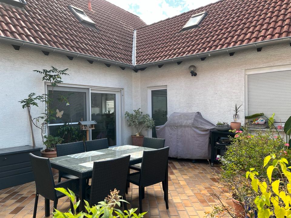 Thumbnail-Schönes Einfamilienhaus mit sehr viel Platz (BGF 306 qm)