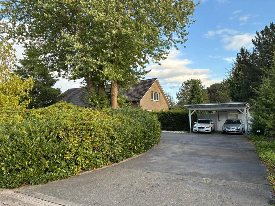 Thumbnail-Großzügiges Einfamilien-Wohnhaus auf großem Grundstück