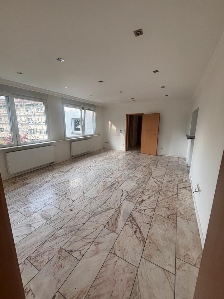 Thumbnail-Großzügige 100m2 Wohnung mit großer Dachterasse in ruhiger Lage