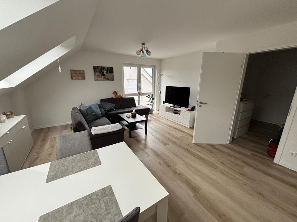 Thumbnail-Großzügige 2-Zimmer Wohnung mit Balkon