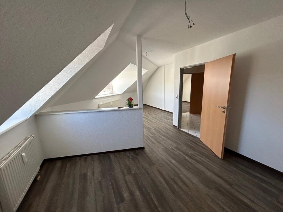 Thumbnail-Frisch renovierte, geräumige Wohnung zu vermieten