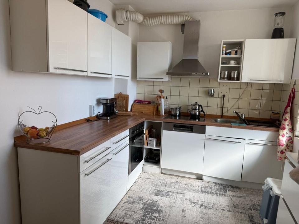 Thumbnail-2 ZKB mit Einbauküche, Loggia, teilmöbiliert