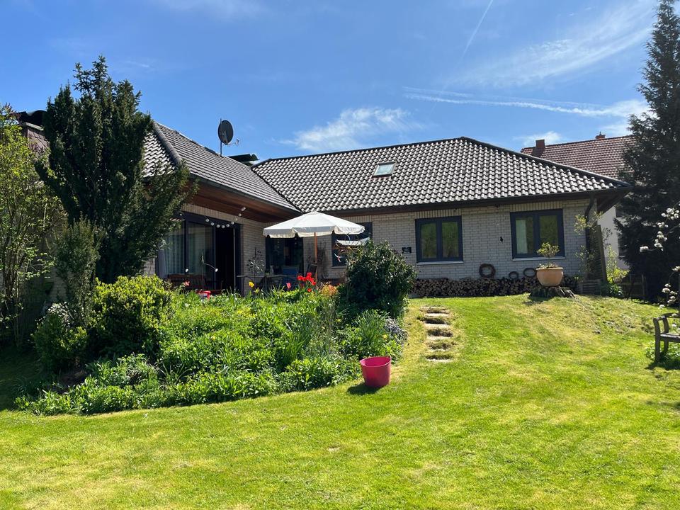 Thumbnail-Einfamilienhaus mit großem Bachgrundstück