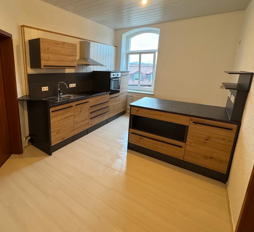 Thumbnail-Großzügige 6 Zimmer Altbau-Etagenwohnung am Park