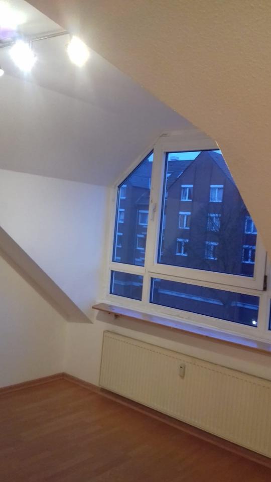 Thumbnail-Schöne Dachgeschosswohnung mit Stellplatz zu vermieten