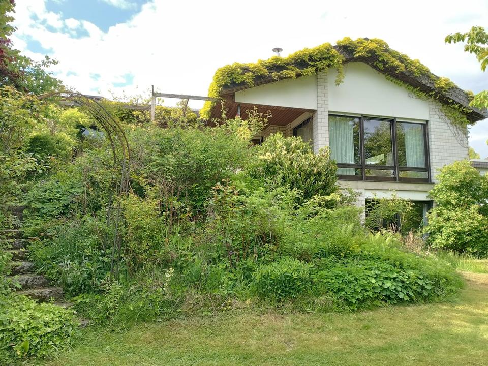 Thumbnail-Großzügiges EinZweifamilienhaus mit wunderschönem Garten