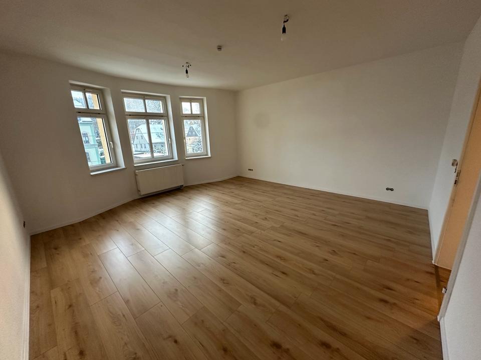 Thumbnail-Geräumige zwei Zimmer Wohnung im Zentrum von Burkhardtsdorf