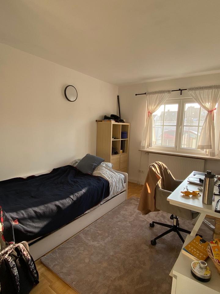 Thumbnail-Möbliertes 1-Zimmer in Frauen-WG-Doppelhaushälfte mit Garten