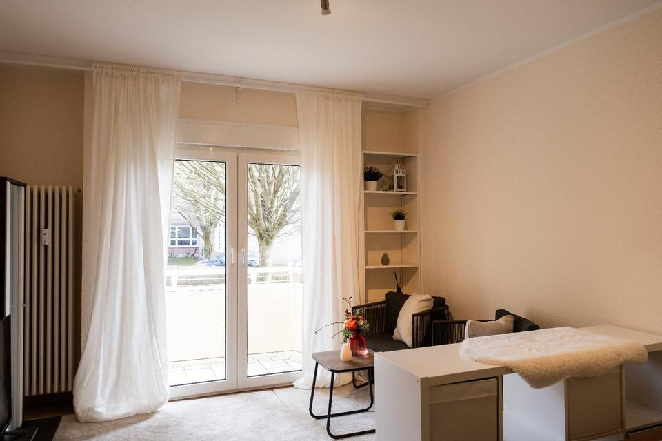 Thumbnail-Möbelierte 1,5 Zimmer Single Wohnung mit Balkon S-Degerloch