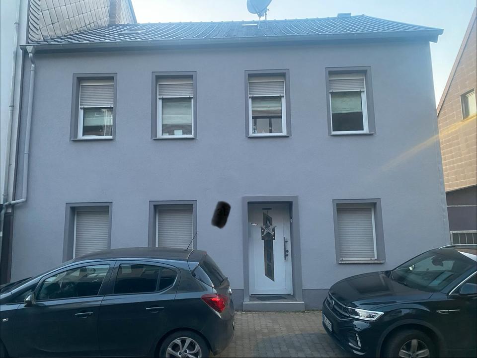 Thumbnail-Zentrales Einfamilienhaus mit großen Garten und viel Wohnraum