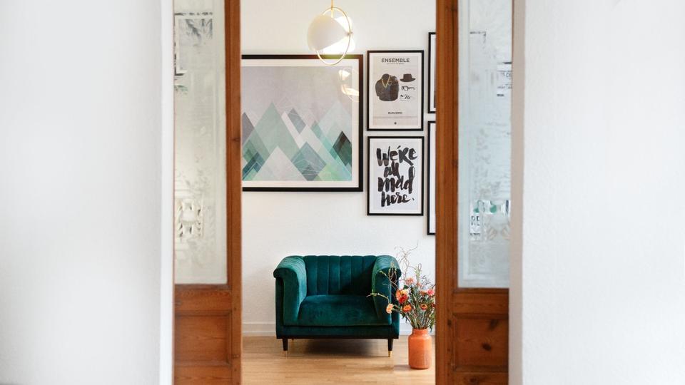 Thumbnail-Schreibtischplatz in kreativem Altbau-Büro direkt am Carlsplatz