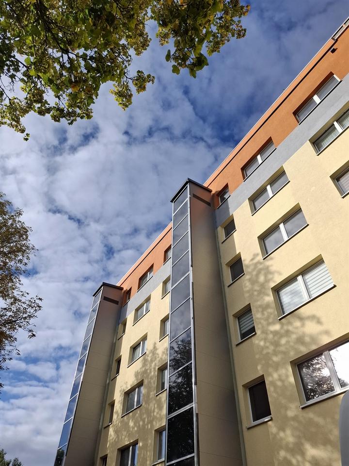 Thumbnail-Schicke 4 - Raumwohnung mit neu sanierten Bad und Aufzug zu vermieten!