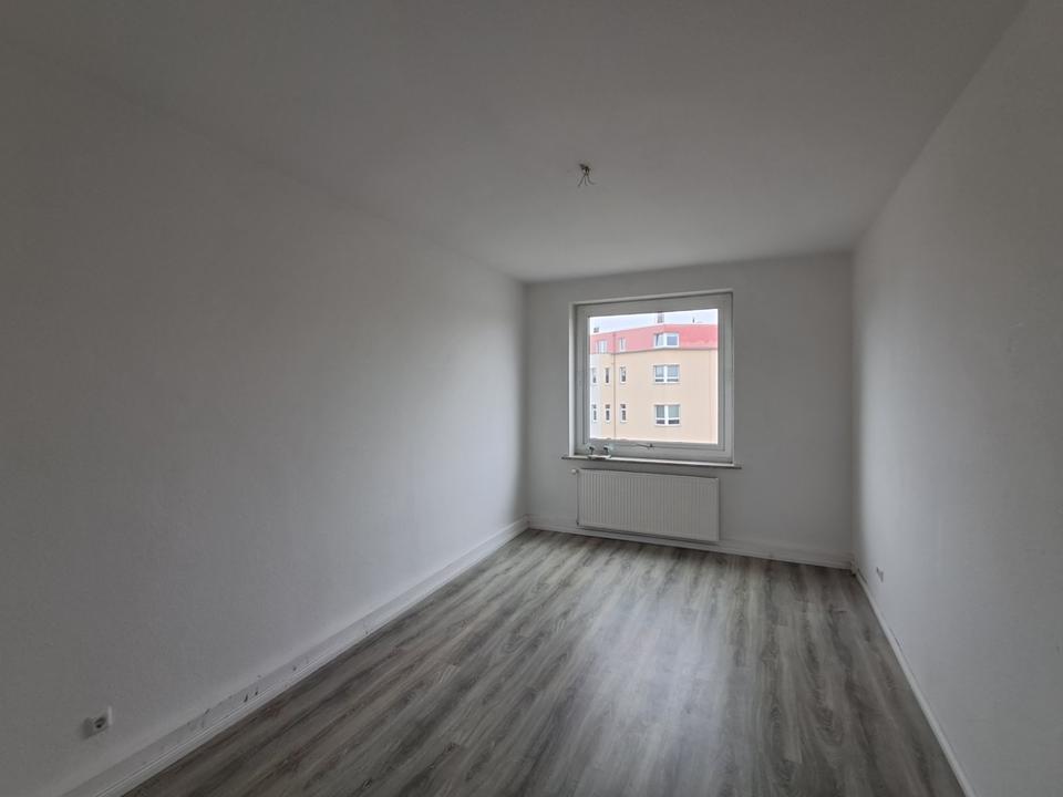 Thumbnail-Anfragen NUR per E-Mail. Günstige 3-Zimmer Wohnung in der Nähe Geestebogen.