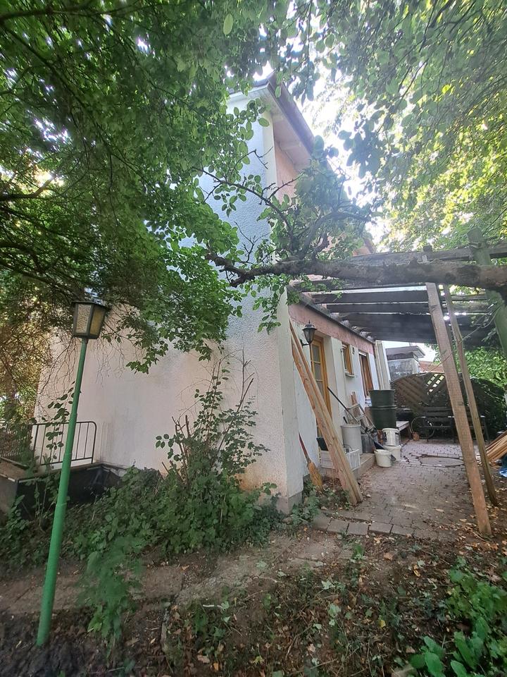 Thumbnail-Doppelhaushälfte mit Charm in einem wild-grünem Ambiente in 92237