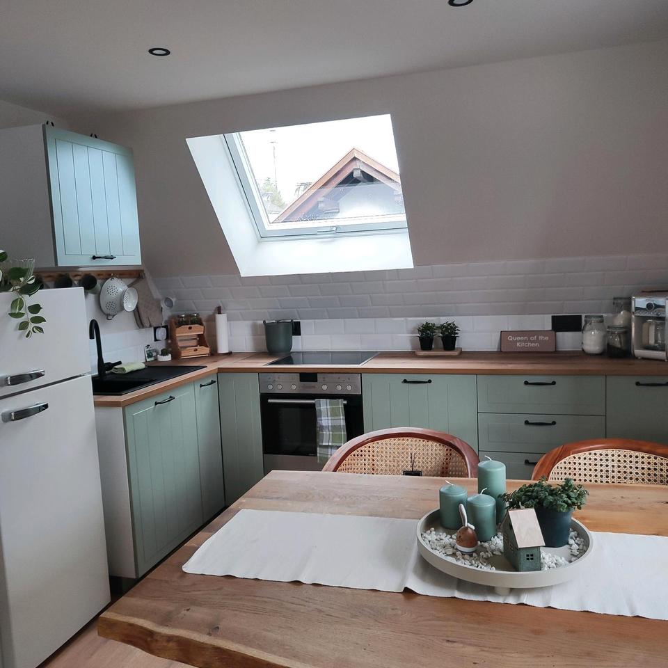 Thumbnail-Kernsanierte,voll ausgestattete,moderne Dachgeschosswohnung