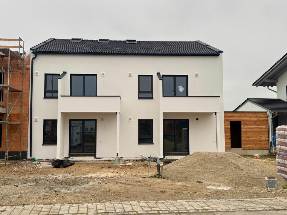 Thumbnail-Erstbezug: Moderne 3-Zimmer-Wohnung mit Balkon in Kirchroth