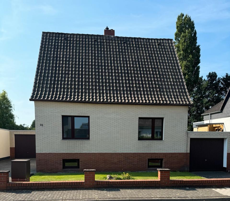 Thumbnail-Freistehendes Einfamilienhaus mit tollem Garten