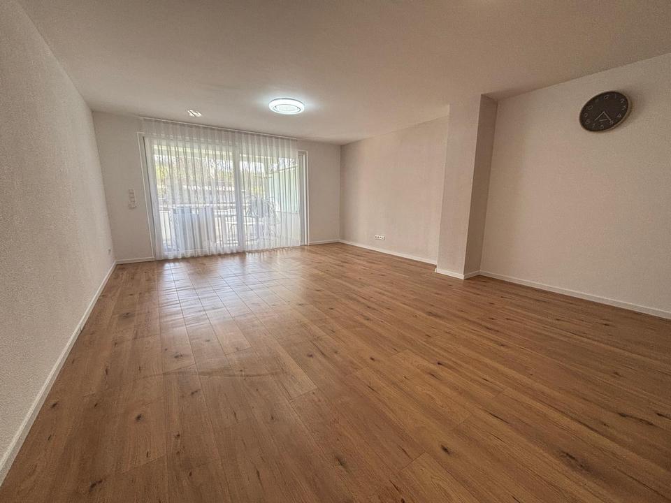 Thumbnail-Moderne 3-Zimmer-Wohnung mit großem Balkon in Denkendorf