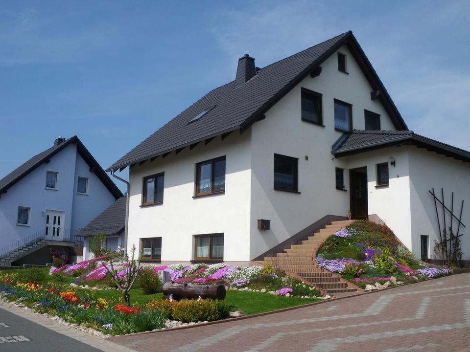 Thumbnail-Haus statt WG: Pool, Garten & viel Platz – 2 Zimmer frei