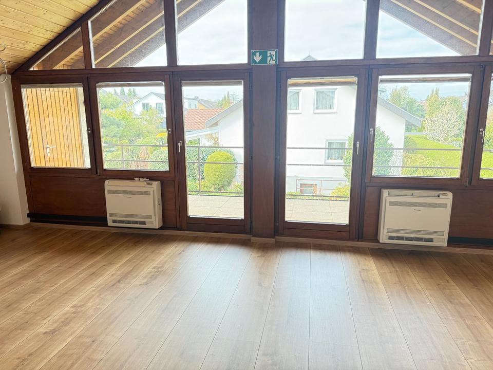 Thumbnail-Wohnerlebnis mit beindruckenden Riesenstudio und Balkon.