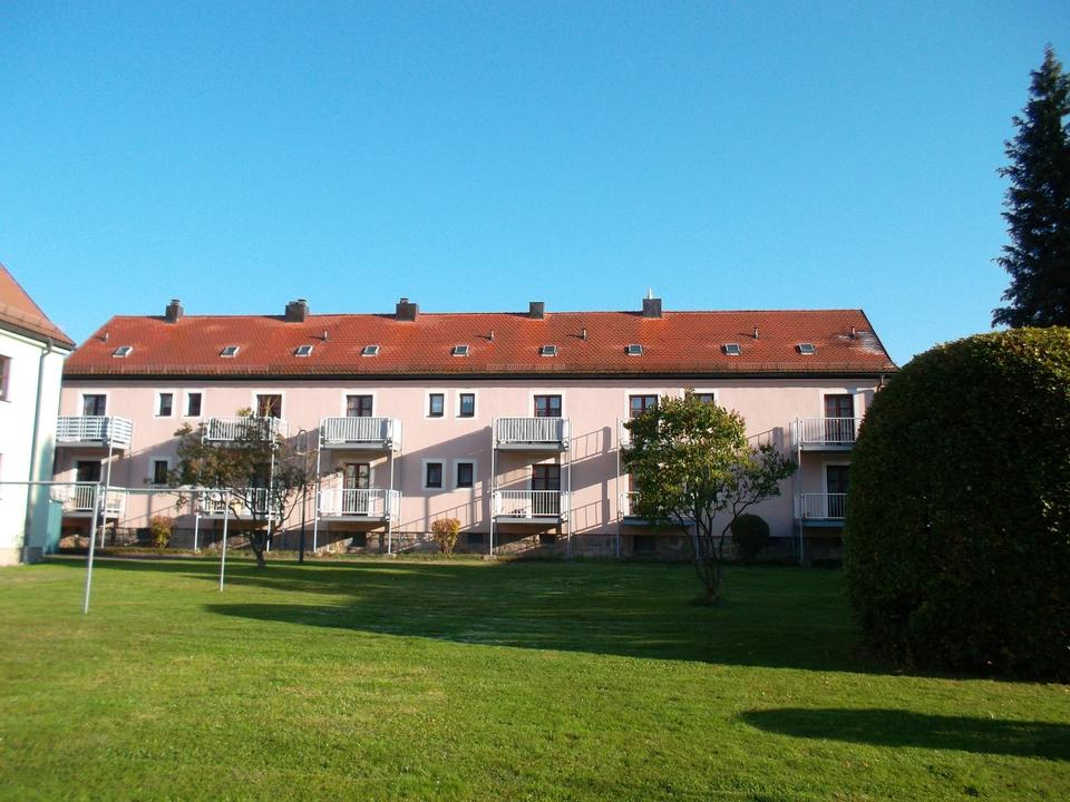 Thumbnail-NEU! Frisch renoviert! Erdgeschoss 3-Zimmer-Wohnung. Nur langfristig.