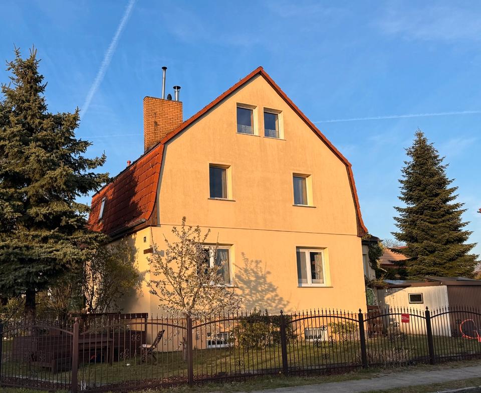Thumbnail-Privat: Modernisiertes Einfamilienhaus, Sonne & Gartenidylle