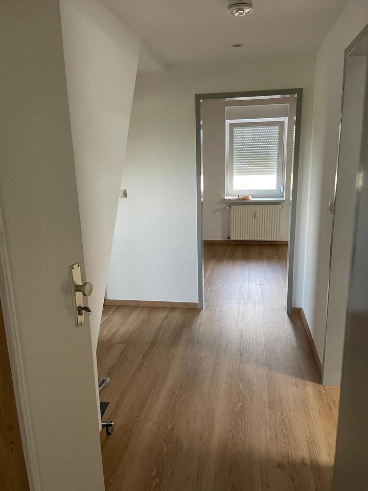 Thumbnail-Dachgeschosswohnung mit guter Anbindung in Krensitz