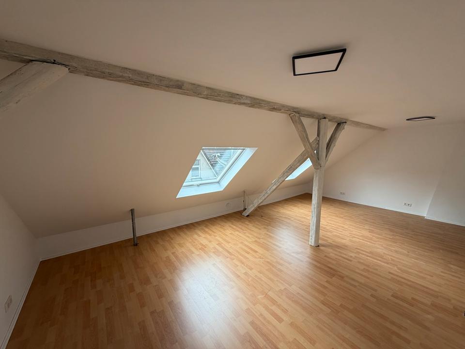 Thumbnail-Helle 3-ZKB Dachgeschosswohnung im Zentrum ab sofort zu vermieten