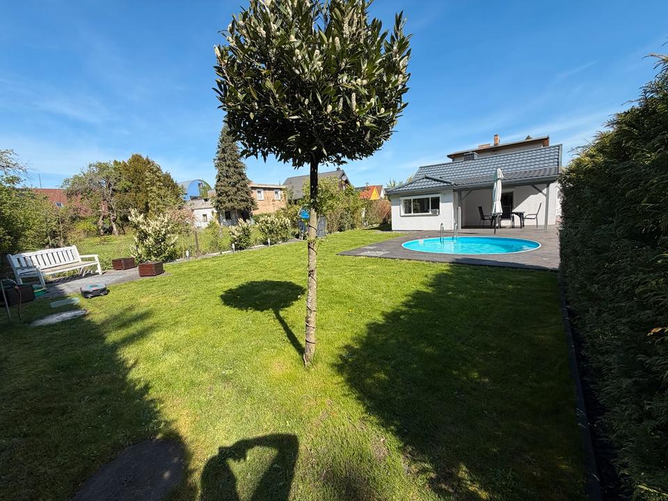 Thumbnail-Einfamilienhaus in ruhiger Lage mit Pool zur Miete