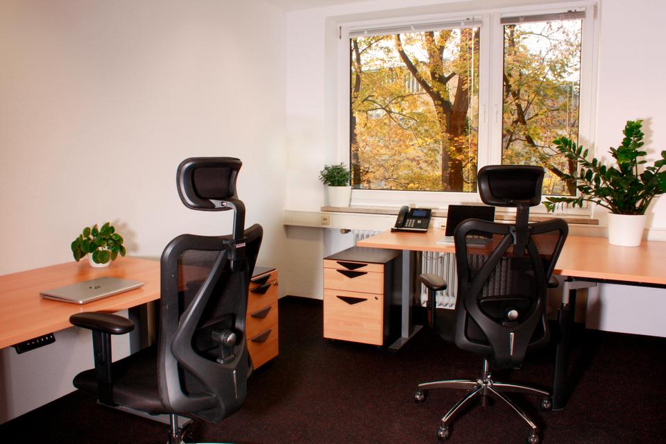 Thumbnail-Büro 18 am Isar: Blick auf grünen Innenhof, Highspeed-IT & Kanzlei-Sitz