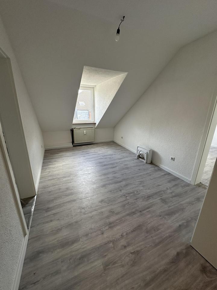 Thumbnail-** Frisch kernsanierte 5-Zimmer-Wohnung im Altbau Dachgeschoss **