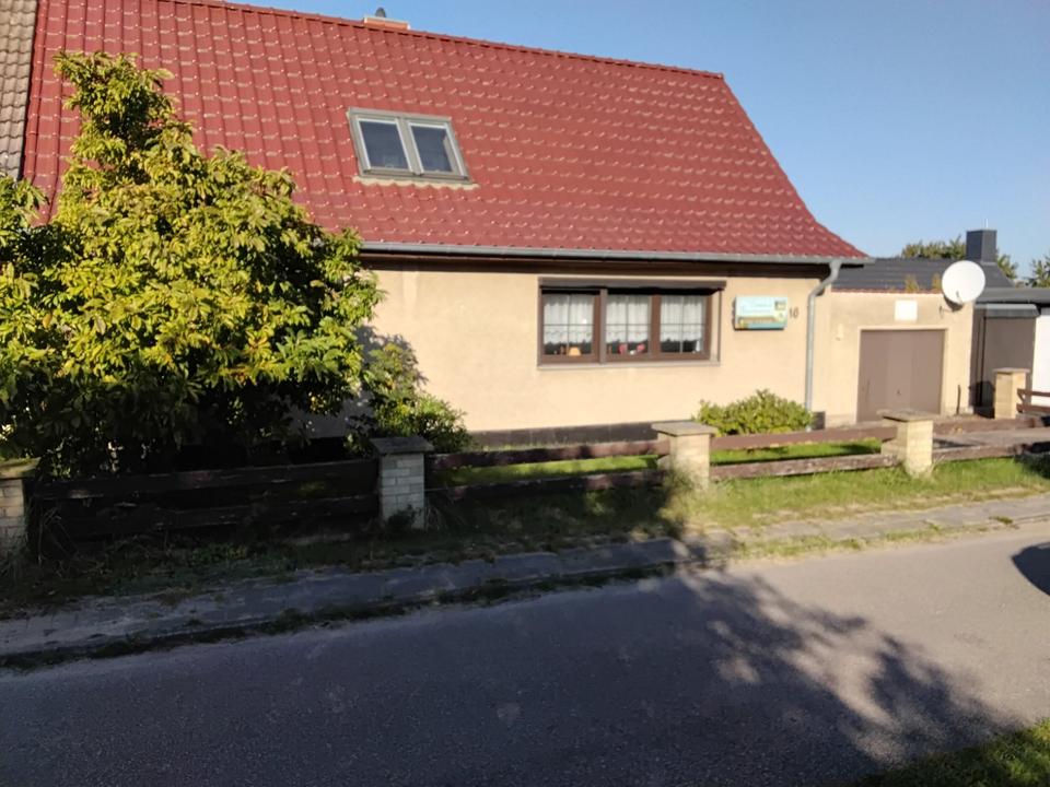 Thumbnail-Haus mit Nebengelass und Grundstück