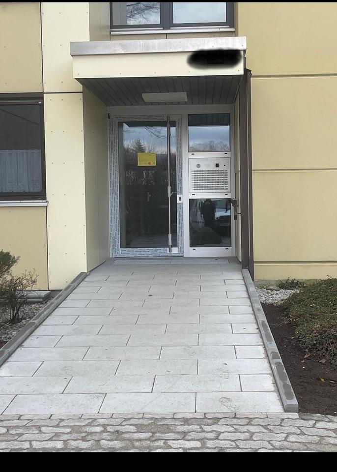 Thumbnail-3 Zimmer Wohnung in Unterhaching - Balkon, Aufzug, sofort frei