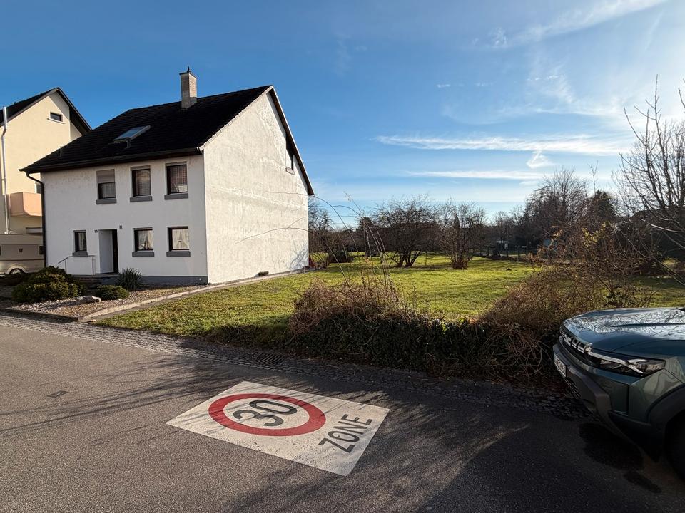 Thumbnail-Einfamilienhaus mit großem Grundstück und Bauplatz zu verkaufen