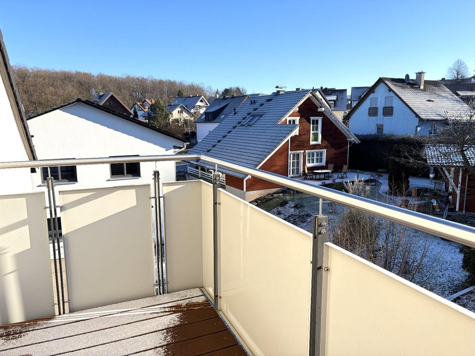 Thumbnail-Helle, neu renovierte Dachgeschosswohnung - Provisionsfrei