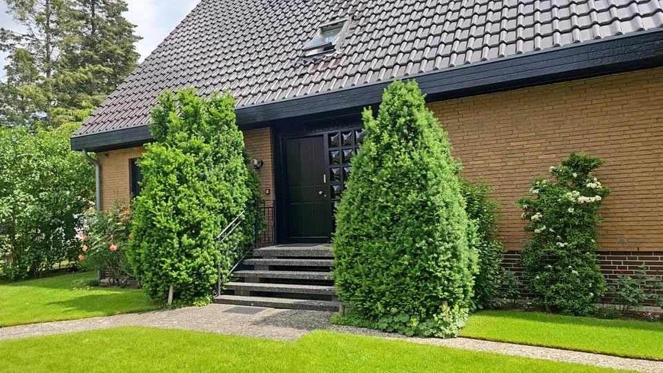 Thumbnail-Großes freistehendes Zweifamilienhaus 245 qm Wohnfläche 9 Zimmer