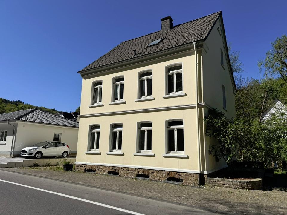 Thumbnail-*EFH* mit besonderem Wohnkonzept - 130 m² 4 Zi. mit Garten in zentraler Lage von Wiehl-Bielstein