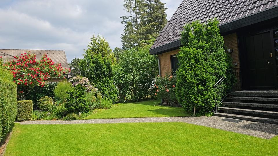 Thumbnail-Großes freistehendes Zweifamilienhaus 245 qm Wohnfläche 9 Zimmer