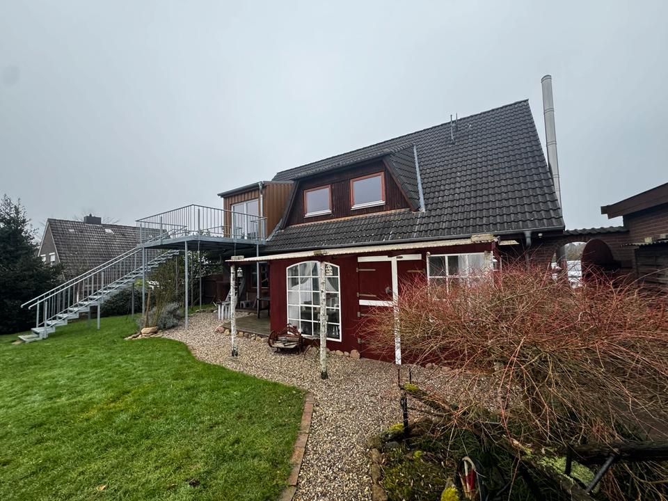 Thumbnail-Helle DG Wohnung mit Balkon, ausgebautem Dachboden sowie parkpl