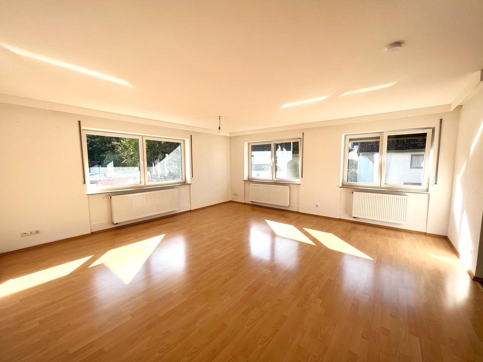 Thumbnail-Helle, großzügige Whg, 1. OG, 2 Schlafzimmer ruhige Lage, Balkon