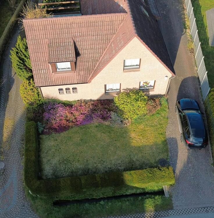 Thumbnail-Großes Einfamilienhaus in Hamburg Poppenbüttel zu verkaufen.