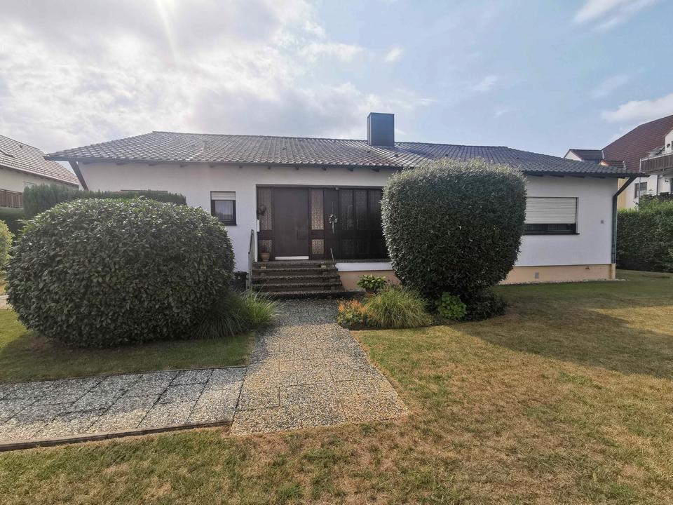 Thumbnail-Gepflegtes Einfamilienhaus Bungalow von Privat in Obertraubling