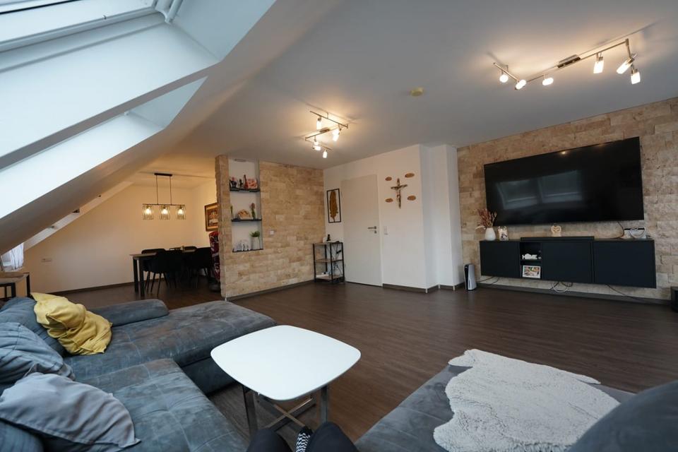 Thumbnail-Familientraum unter dem Dach: Stilvolle, große Wohnung