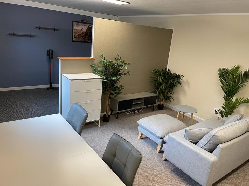 Thumbnail-Ruhige 1-Zi.-Souterrainwohnung 36 m² Einliegerwohnung, Stellplatz