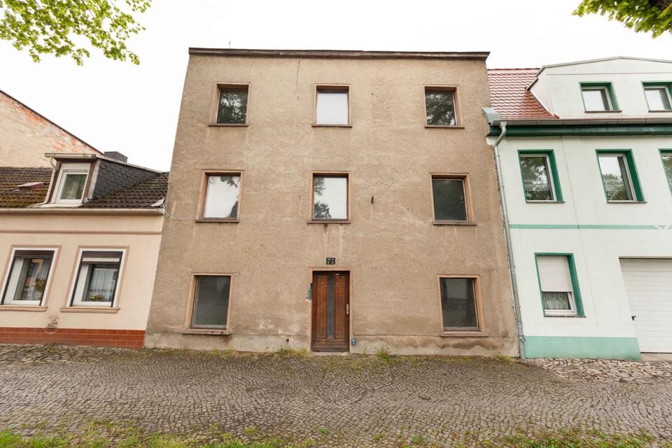 Thumbnail-Renovierungsbedürftiges Mehrfamilienhaus mit 15 Zimmern in Calbe
