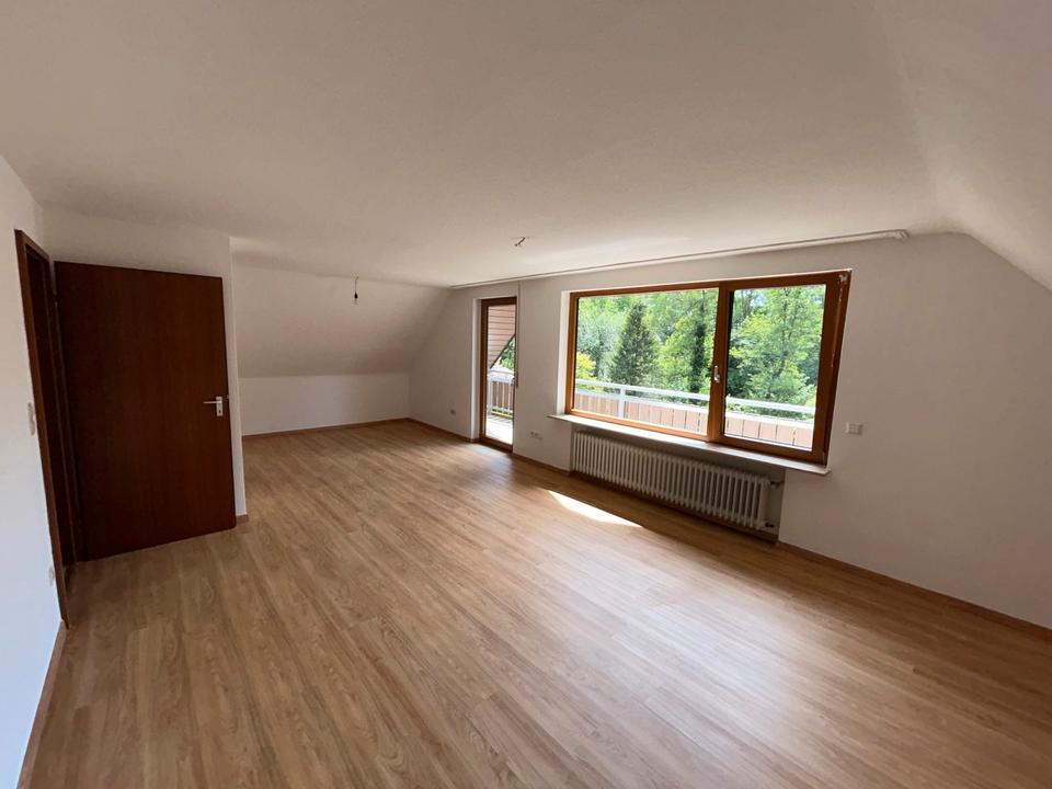 Thumbnail-Helle große 3 Zimmer Wohnung