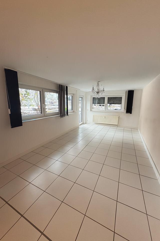 Thumbnail-Helle 3,5-Zimmer-Souterrainwohnung mit Terrasse zu vermieten